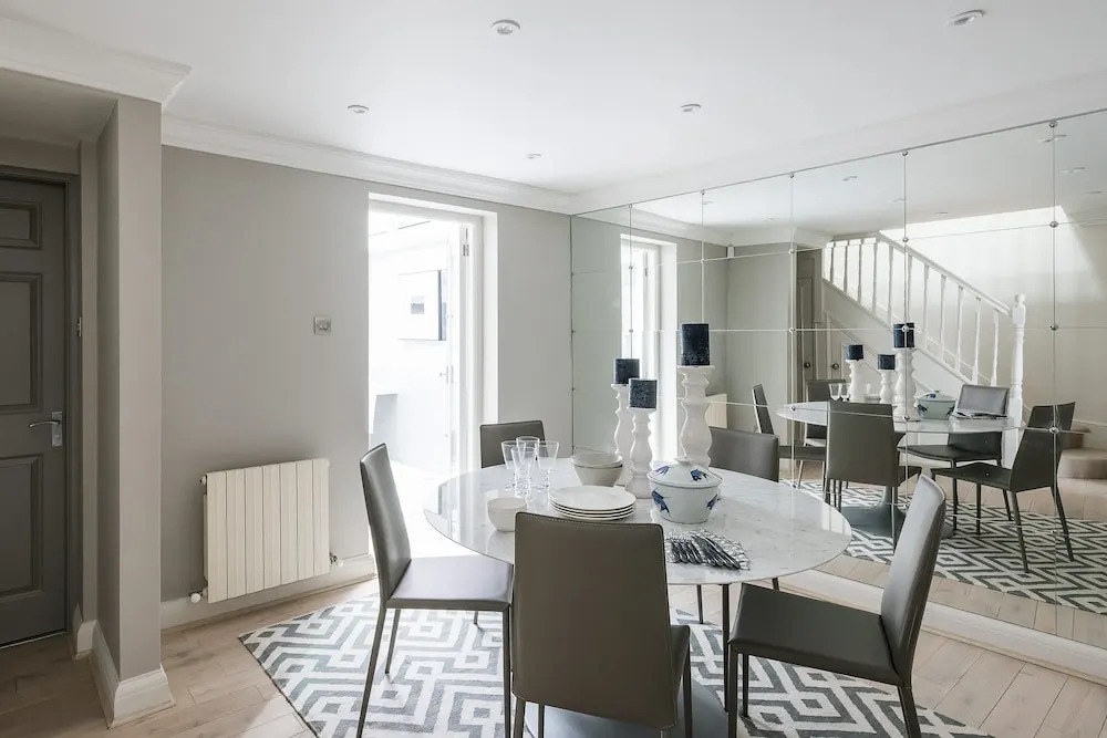 Ultra luxurious London home for 5-7