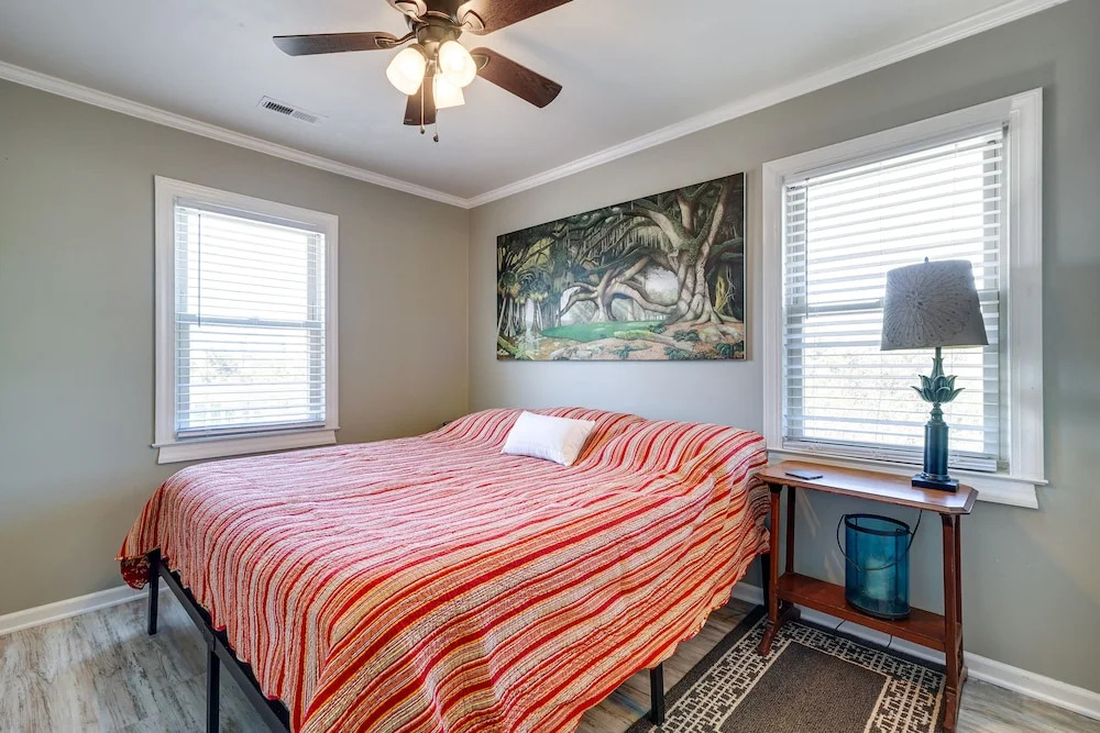 Charming Surf City Beach House - Walk to Ocean!