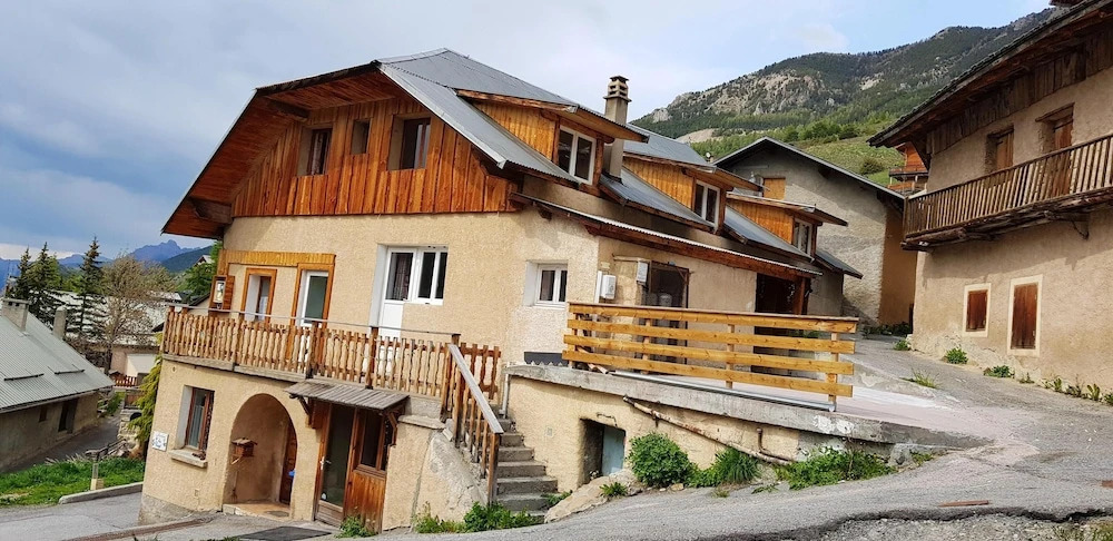 Property with 14 Bedrooms in Vars, with Wonderful Mountain View, Furnished Terrace And Wifi - 2 Km From the Slopes