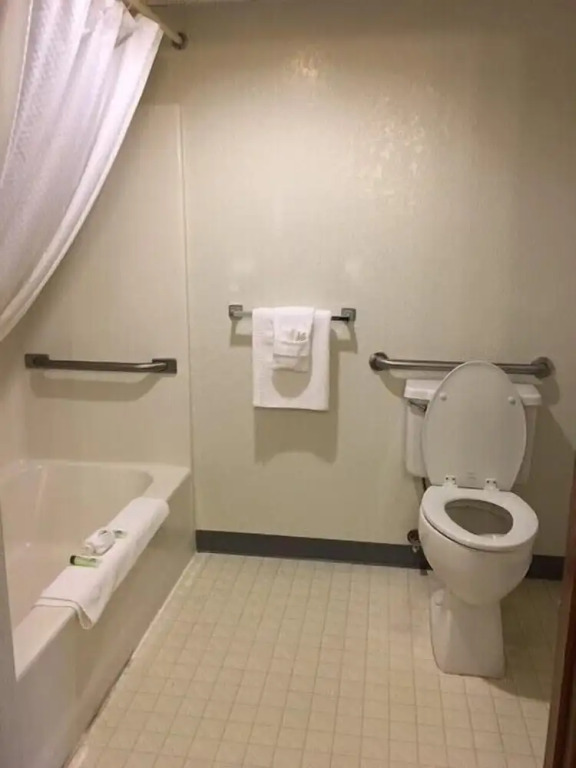 Clarion Hometown Inn