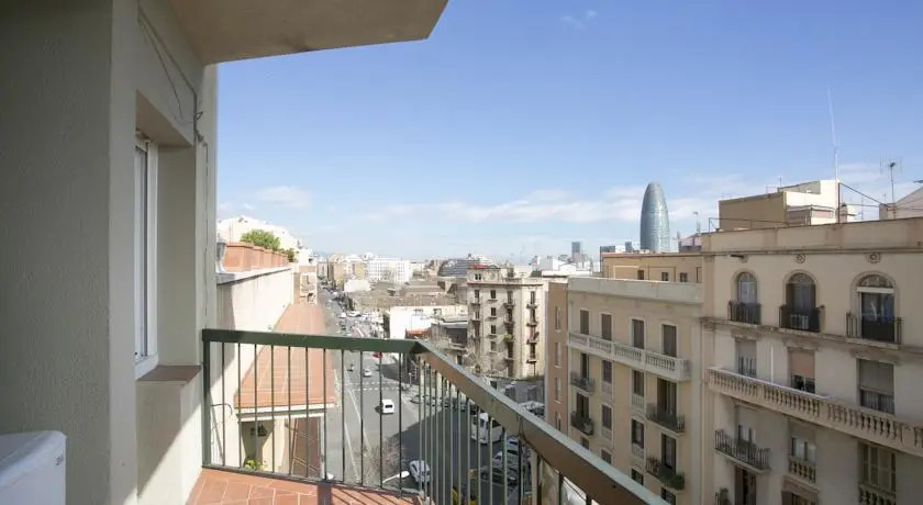 Sant Jordi Pisos - Consell de Cent