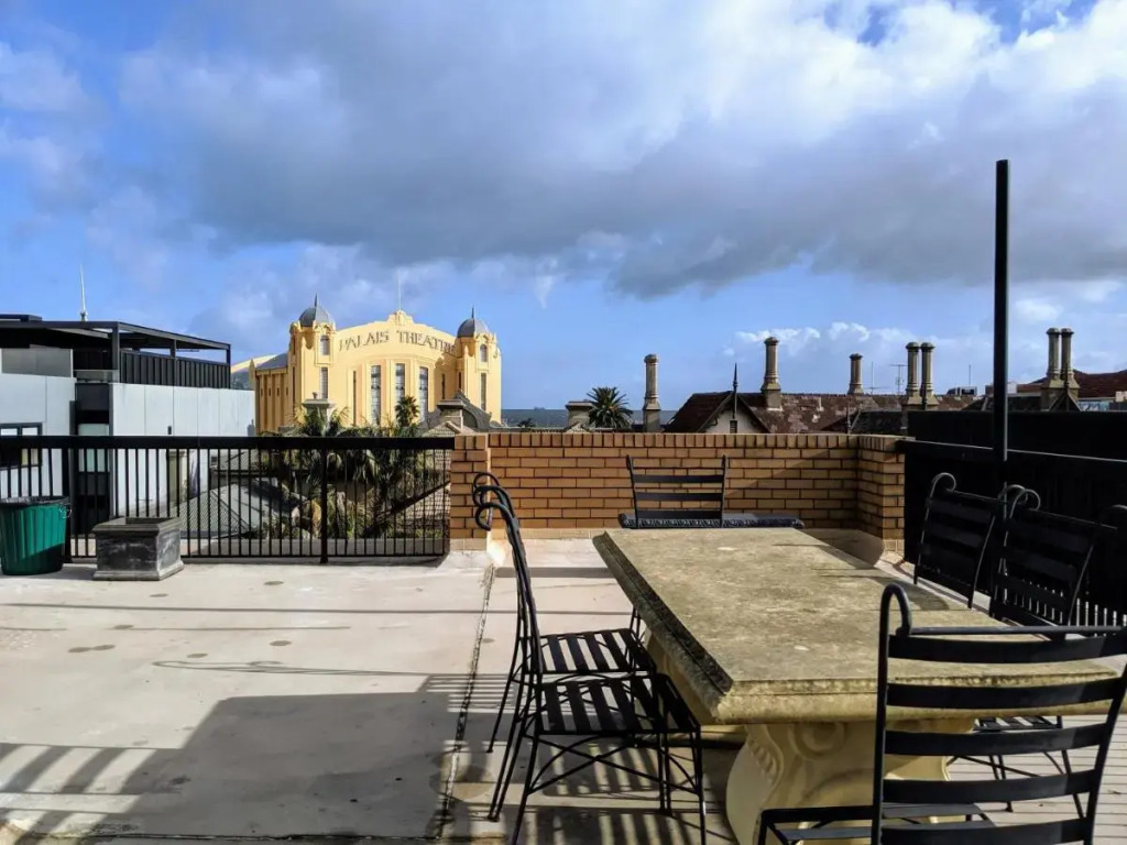 Entire Studio Apartment in St Kilda next to Luna Park