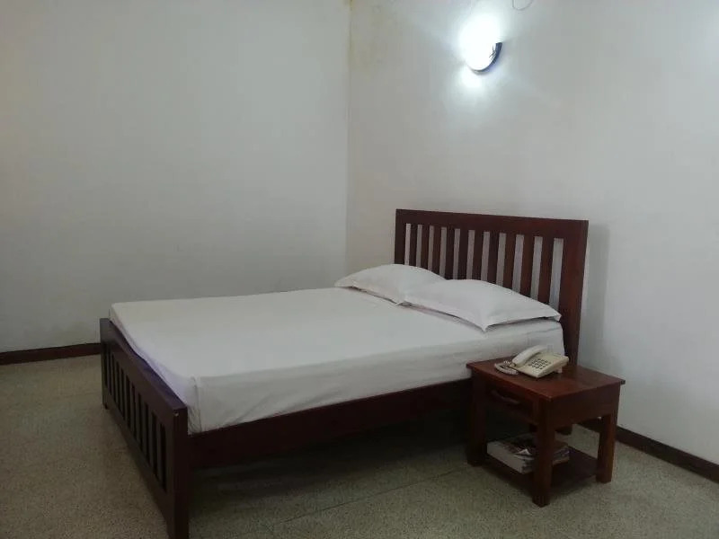 Hotel 12
