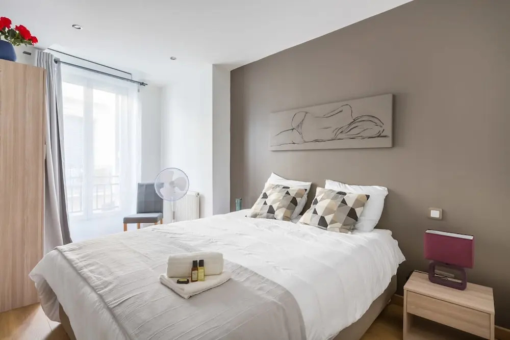 Cozy 3BR Apartment in Capucins, Bordeaux