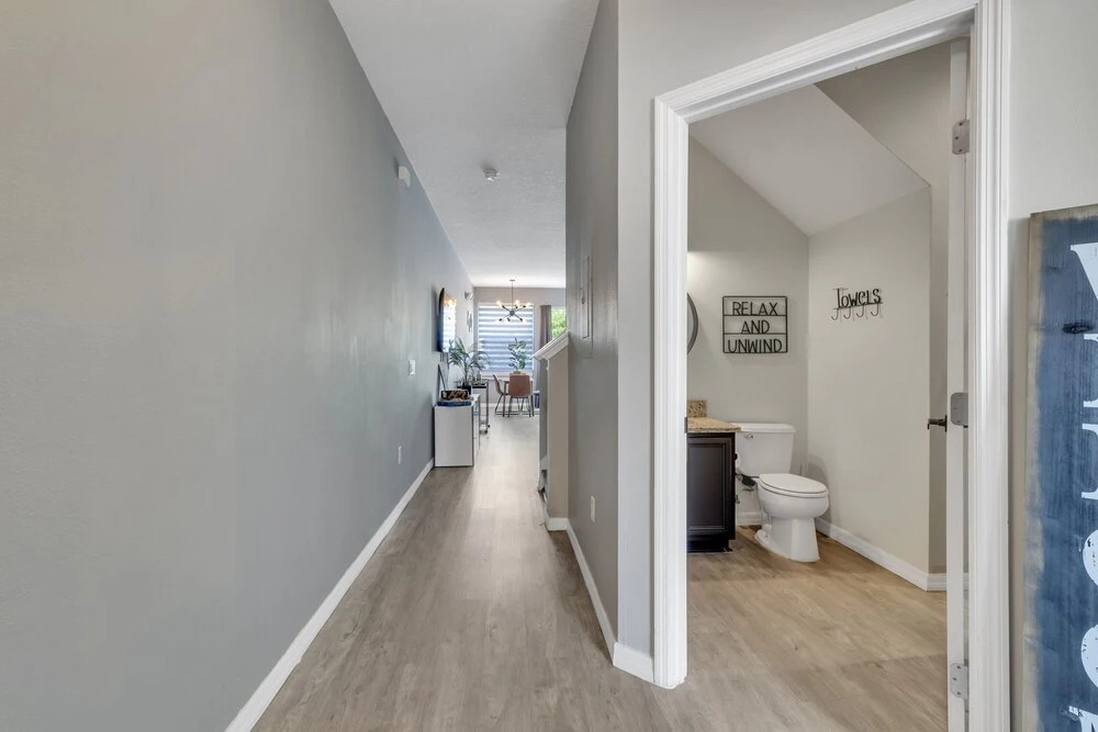 Just 10 Mins From Disney and Walking Distance to Outlets & Restaurants