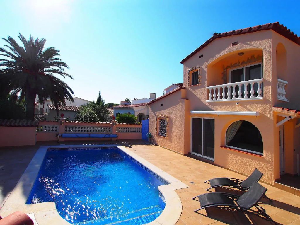 Requesens 166 - Three Bedroom