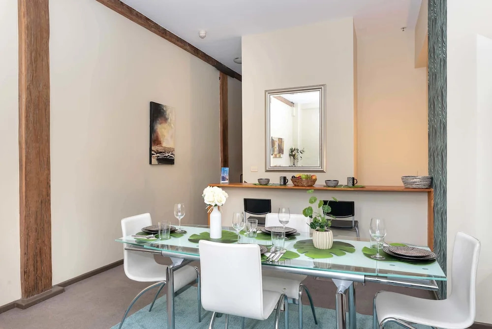 AirM8 Apartments the Oaks