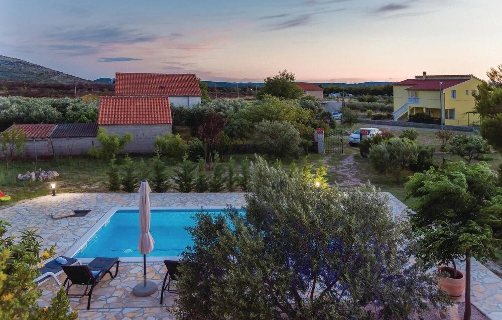 Awesome Home In Lozovac