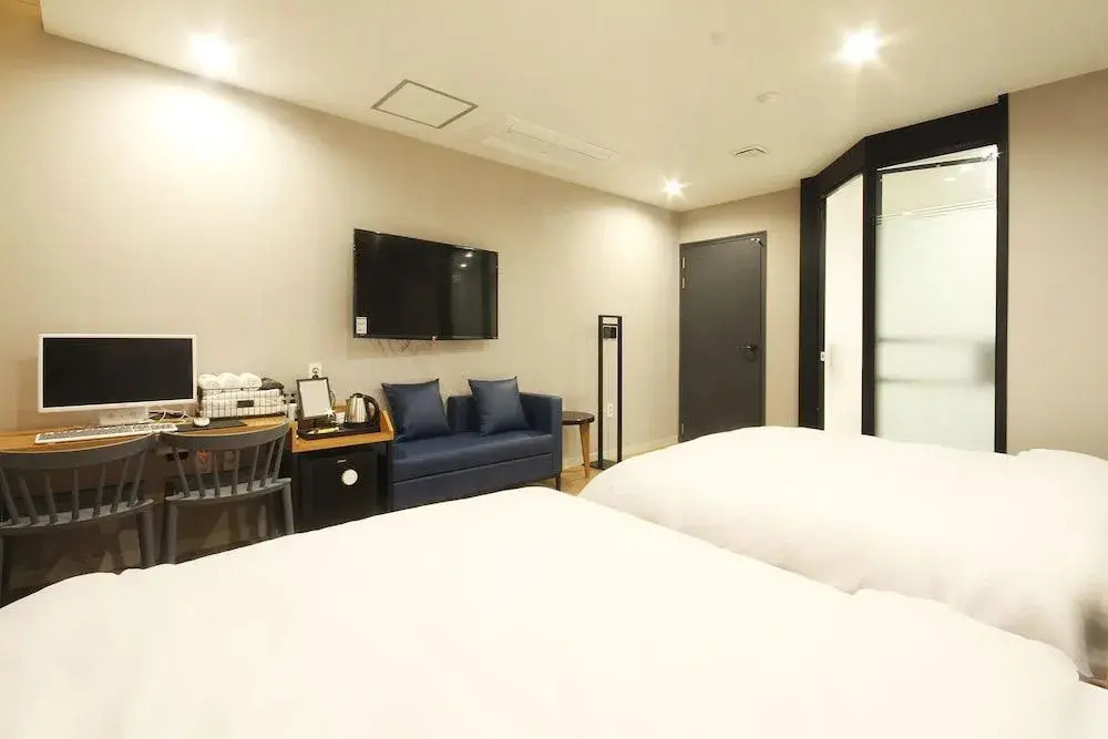 Changwon Myeongseo-Dong No. 25 Hotel Convention Branch