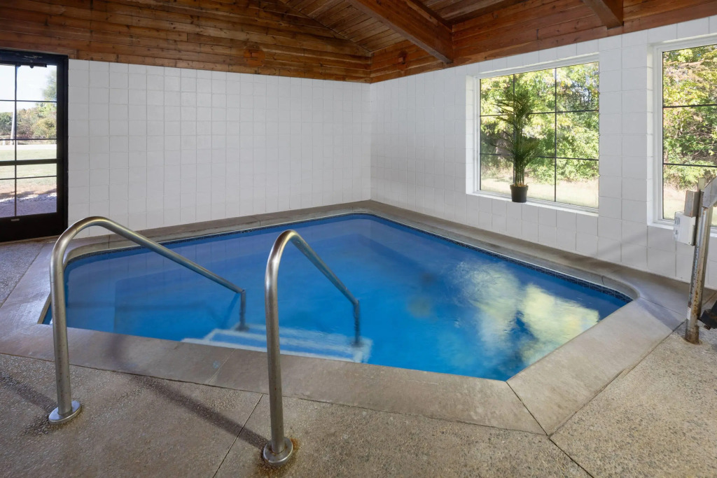 AmericInn by Wyndham Douglas/Saugatuck