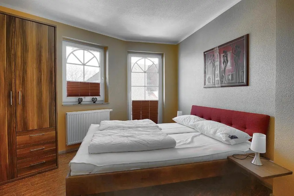 Villa Sonnenuhr, FW 8