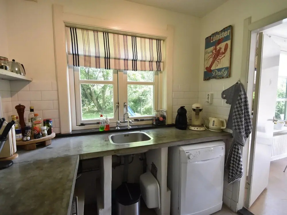Quintessential, detached Ouddorp home with enormous garden, near the beach