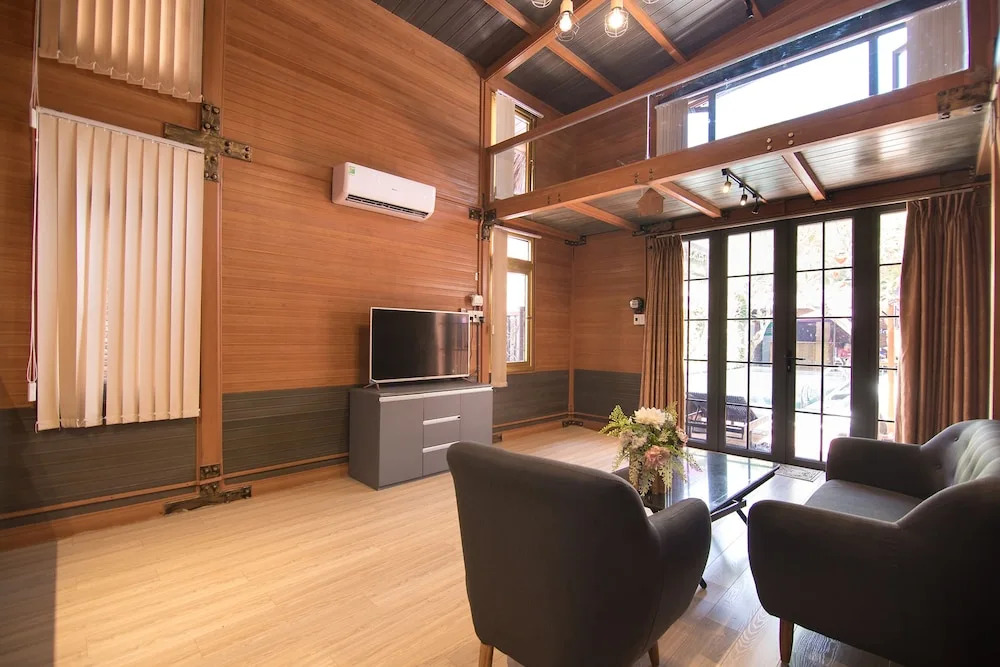 Tropical Forest Hostel & Apartments