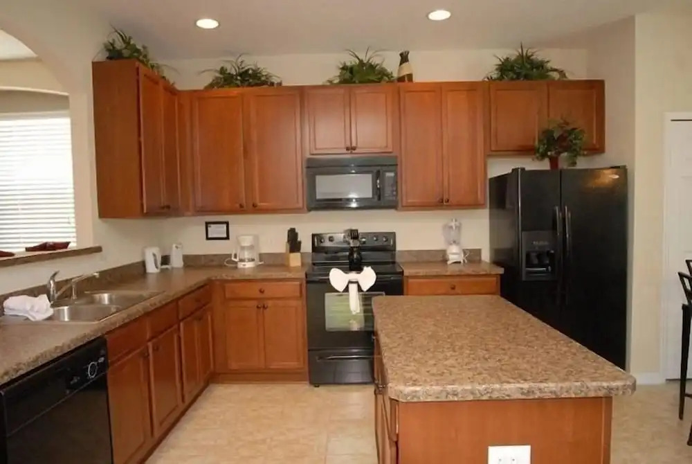 Beautiful Renovated 6 Bed Pool Home 6 Bedroom Home by RedAwning
