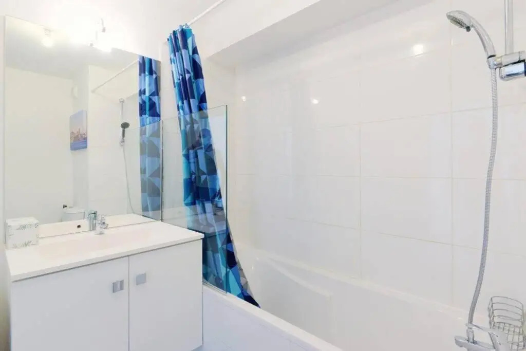 CATALANS-Air-conditioned, balcony 2 min walk Catalans Beach