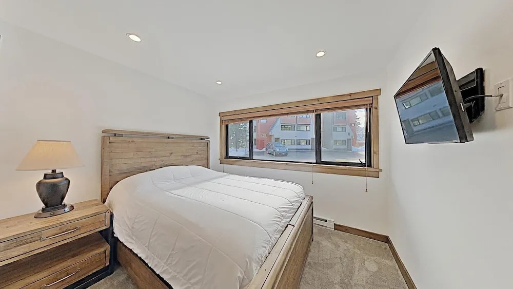 Deluxe Slopeside Home Just STEPS to Mammoth Mountain Slopes and Village Gondola - 3 Spas, Sauna and Pool by RedAwning