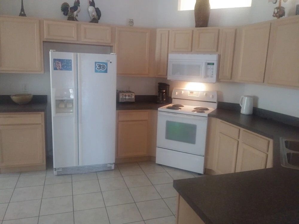 Gorgeous 4 Bed Home with Private Pool And SPA in Disney Area - Cp147al
