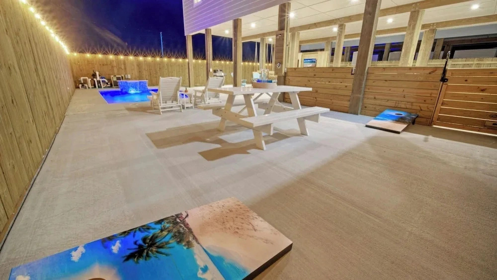 Sleeps 36! 3 Homes Side-by-side w/ Private Pools, Patio Lounge, 5 Mins to Beach
