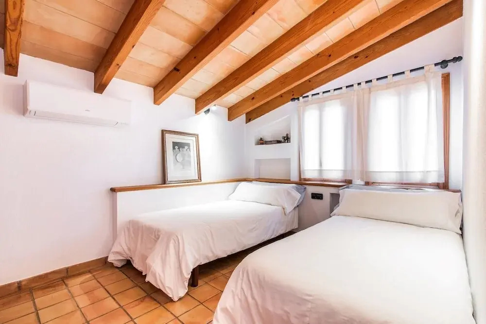 MOLINER PREMIUM VILLA by MAINVILLAS your home a 5-minute drive from LLenaire Beach