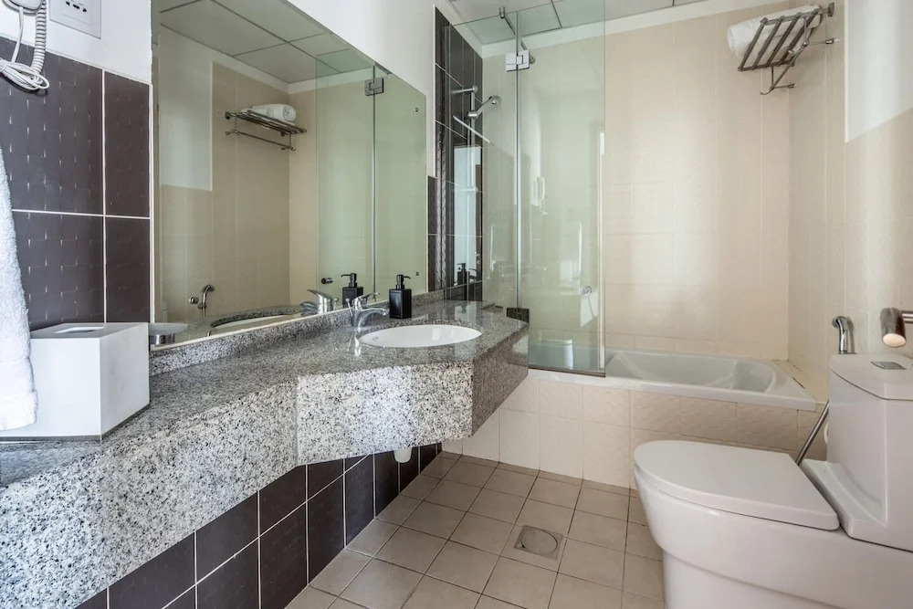 Outstanding 2BR in Serene JVT Neighborhood!