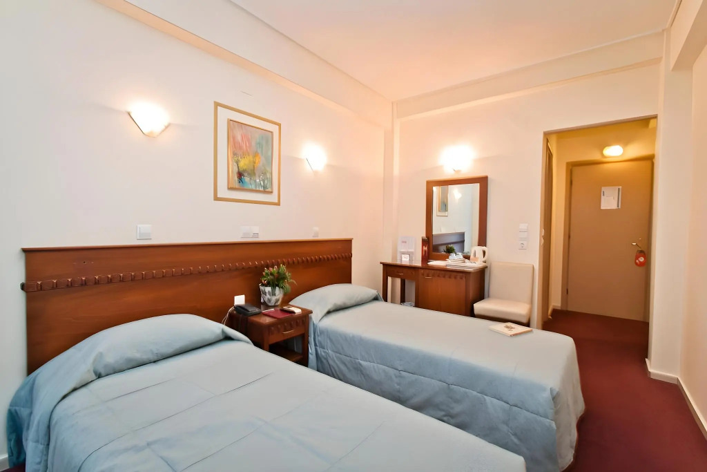 Triton Hotel Piraeus