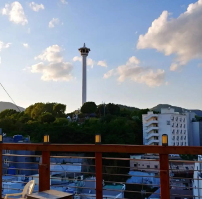 FOUR SEASON GUEST HOUSE - Hostel