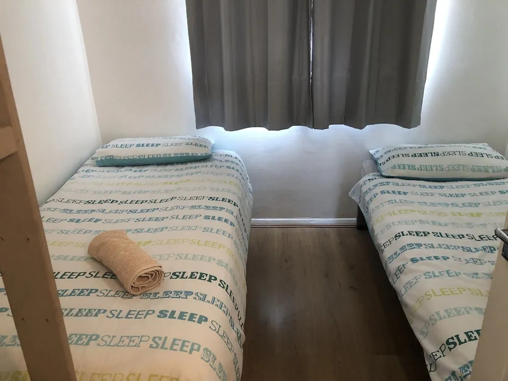 2 bedroom Apartment  Heathrow Airport
