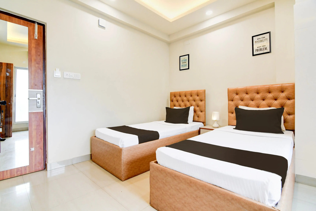 Super Townhouse Kaikhali Near Airport