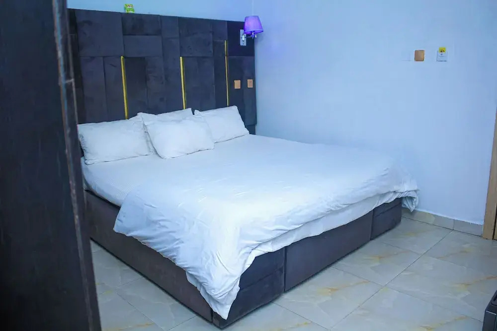 Marqueeland Hotel and suites