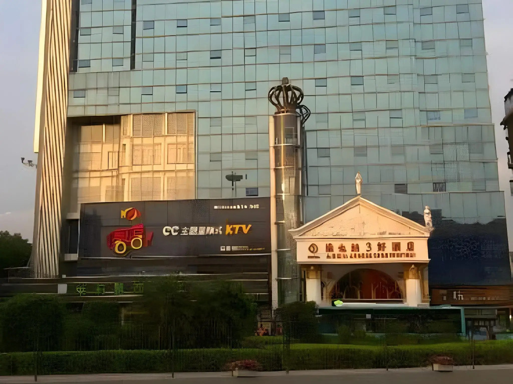 Vienna Hotel Shenzhen Pinghu Center Metro Station