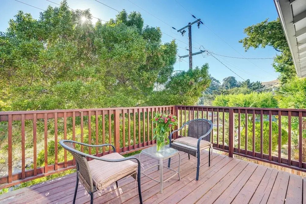 Charming Oakland Home w Fireplace & Deck