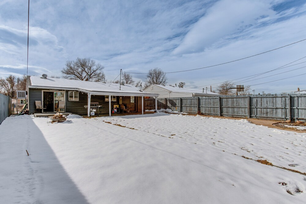 Covered Patio, Gas Grill & Yard: Sheridan Home!