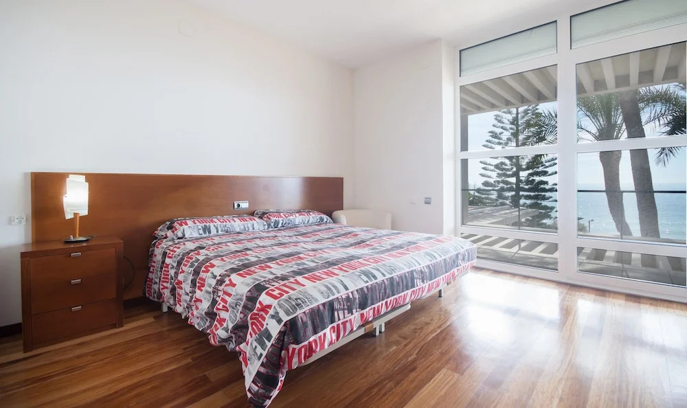 Luxury Beachfront Villa in Tarragona TH 63