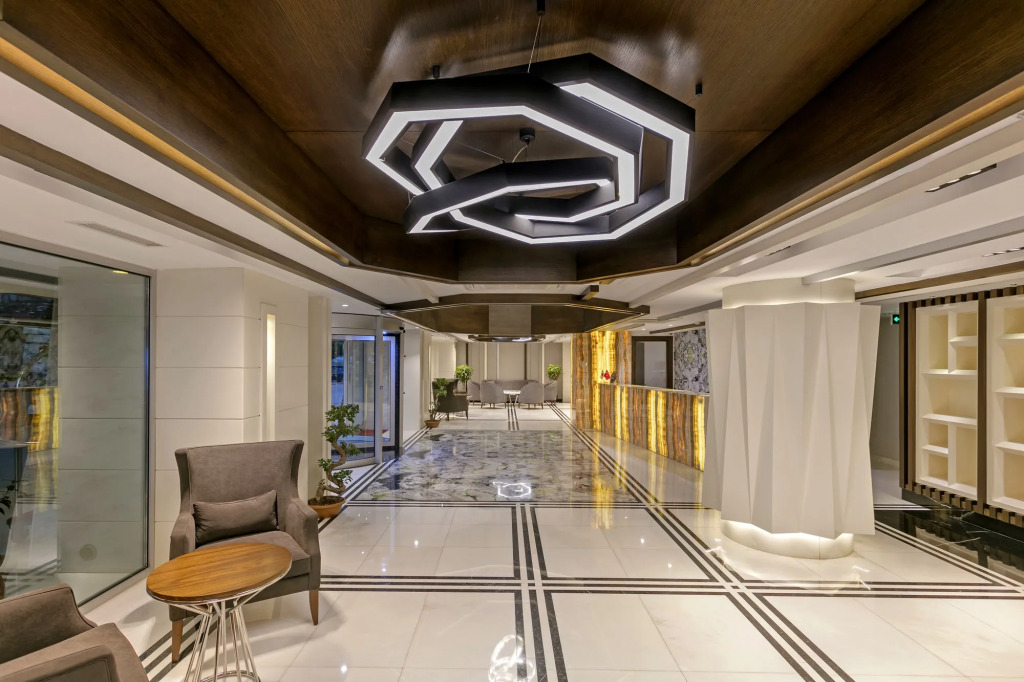 B Business Hotel & Spa