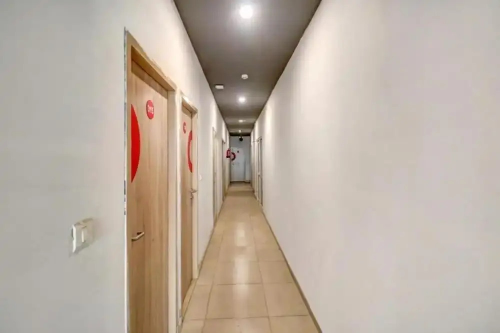Goroomgo Hotel Park View Delhi