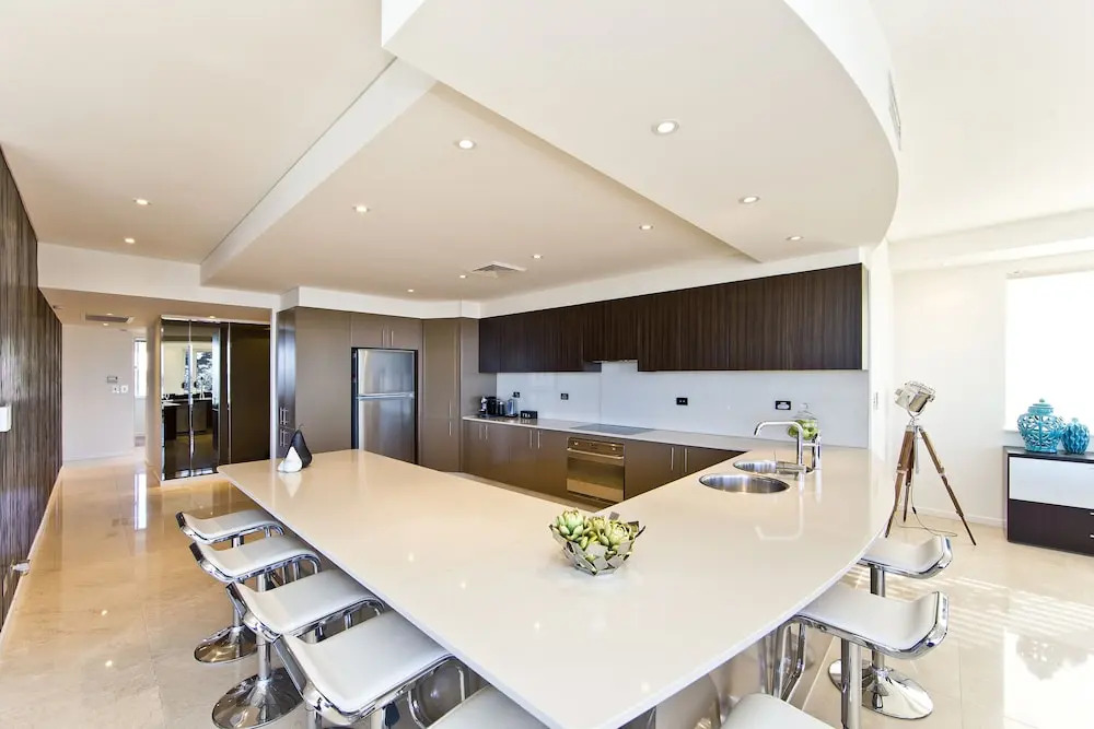 Penthouse Palace - Private Heated Pool and Spa