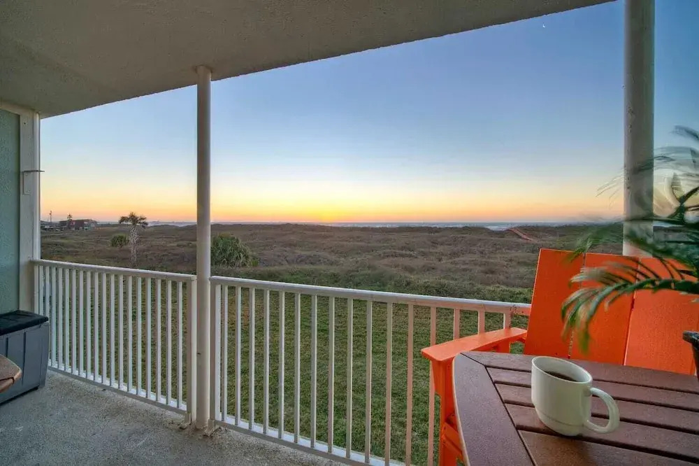 Beach Boardwalk, Gulf View, Pool, Tennis+pickleball Beach Please! by Avantstay