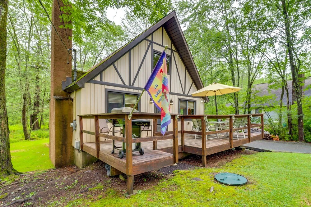 Pocono Lake Cabin - Walk to Arrowhead Lake!