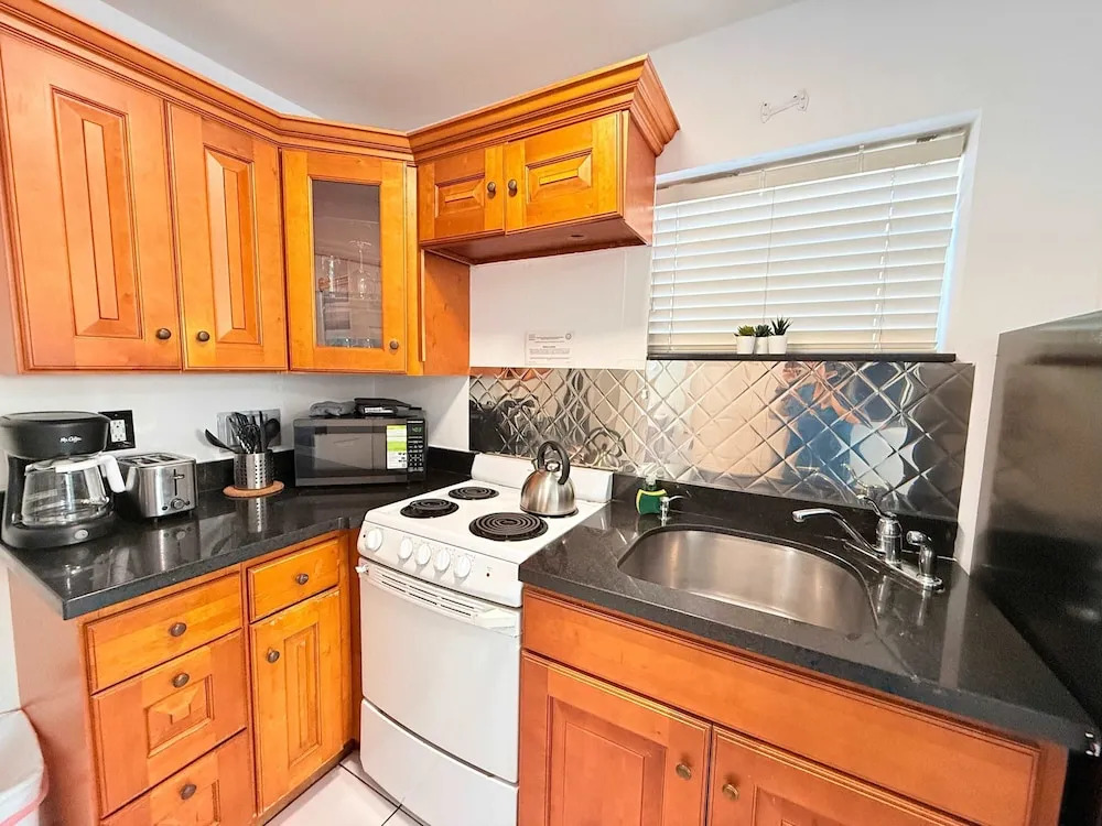 Hollywood Boardwalk Studio Fully Equipped Kitchen