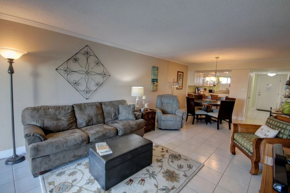 213 El Matador - Two Bedroom - Condo