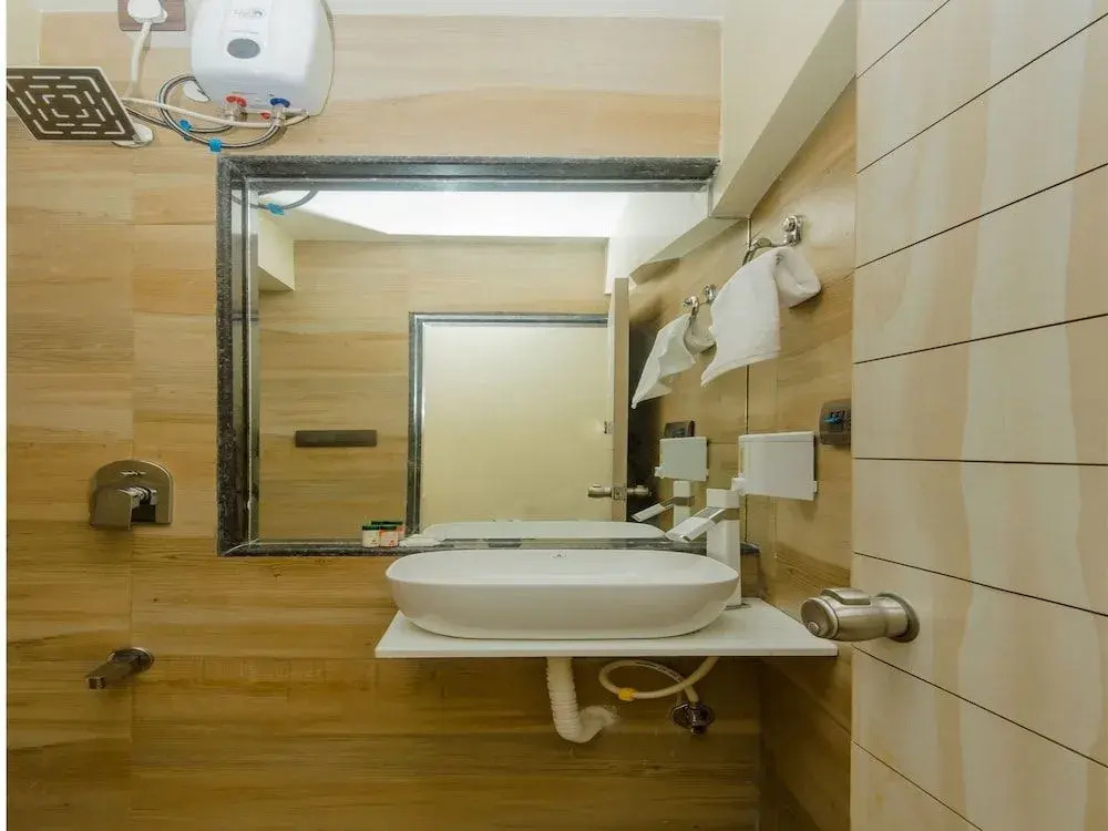 OYO 10899 Hotel Meadow Inn