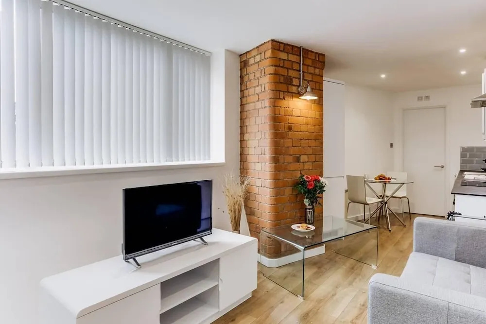 1BR amazing refurbished studio located in central Leicester