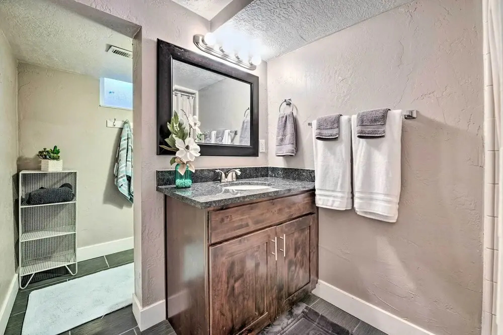 Modern Salt Lake City Apt.- 20mi to Snowbird!