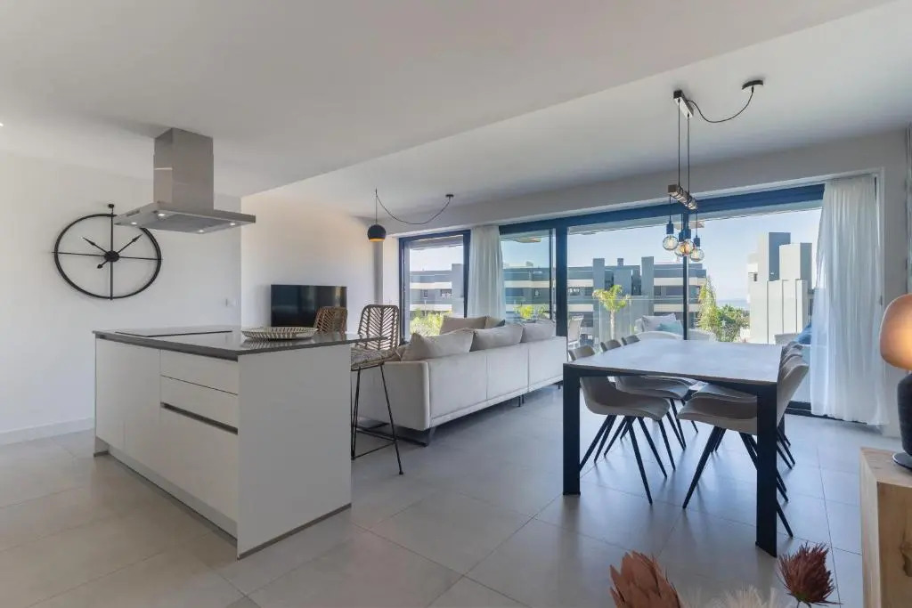 Modern 3bed apartment with sea view