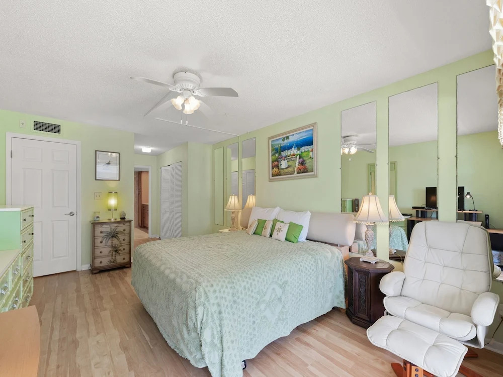 South Beach 302 by Vtrips