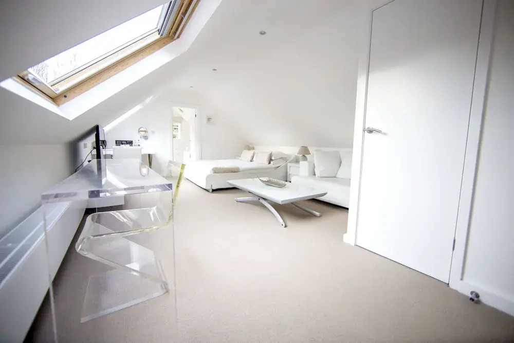 Holm House - Stylish Coastal Suites - HEDD Spa - Silures Bar & Restaurant