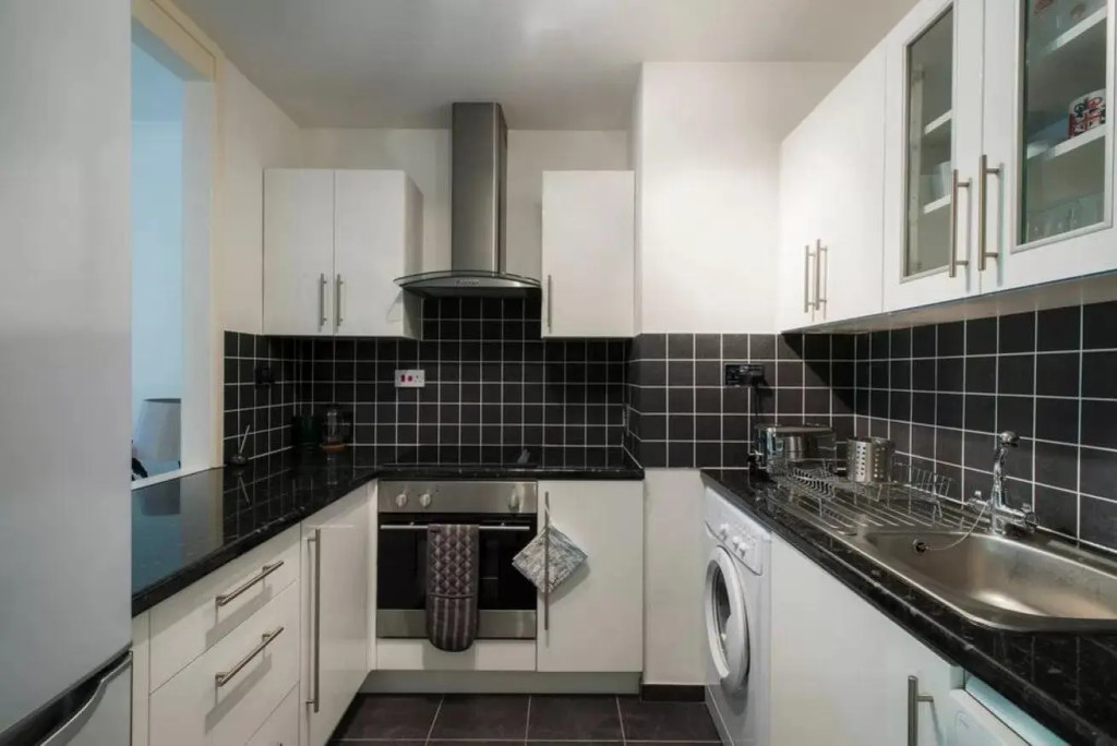 Sublime 1 bed flat with Thames view