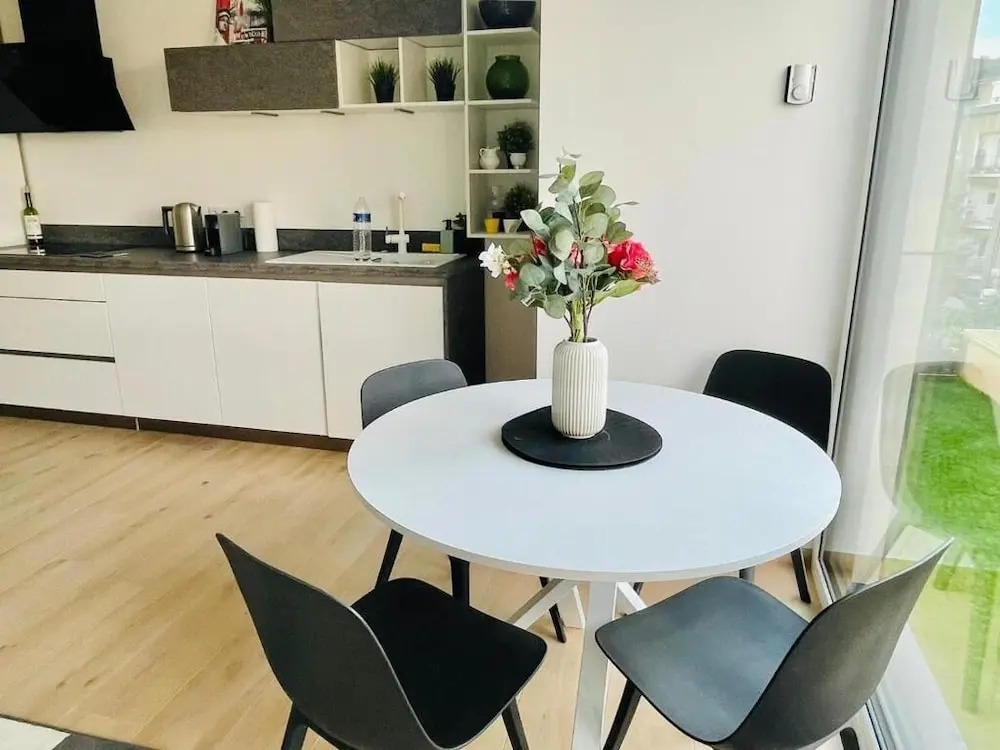 New 1 bedroom in City Center- Terrace