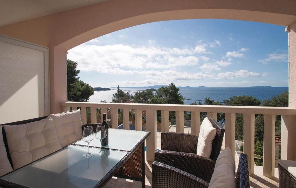 Beautiful Home in Prizba With Wifi, 2 Bedrooms and Outdoor Swimming Pool