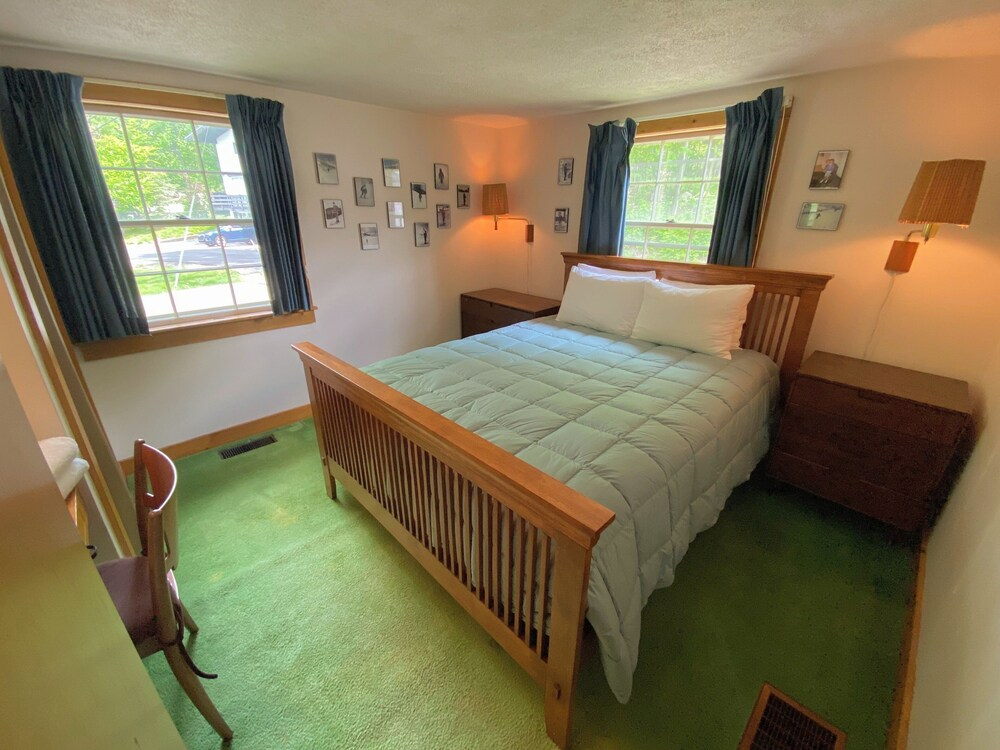 23sr Traditional Austrian Chalet at the Base of Cannon Ski Area in Franconia Notch